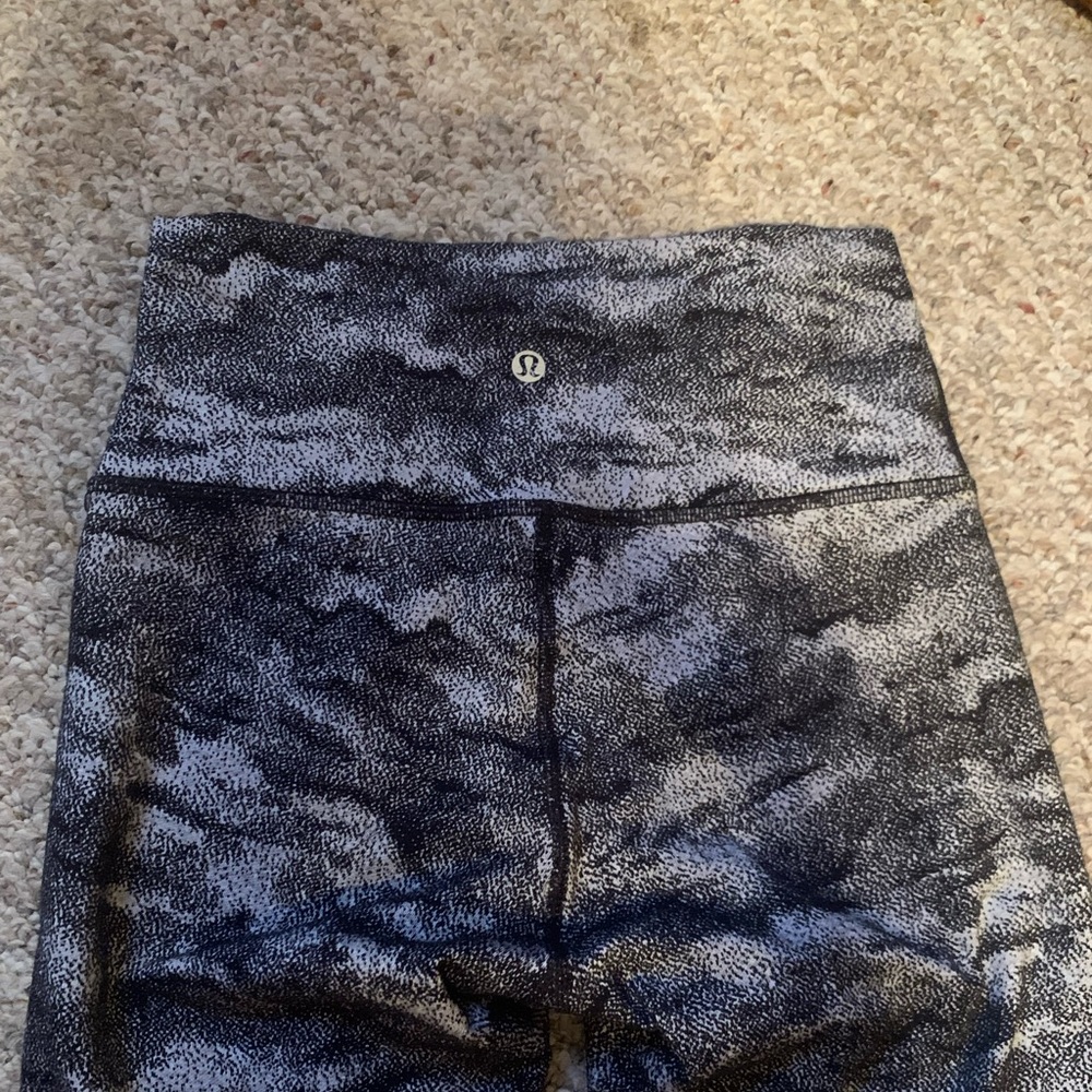 Lululemon size 6